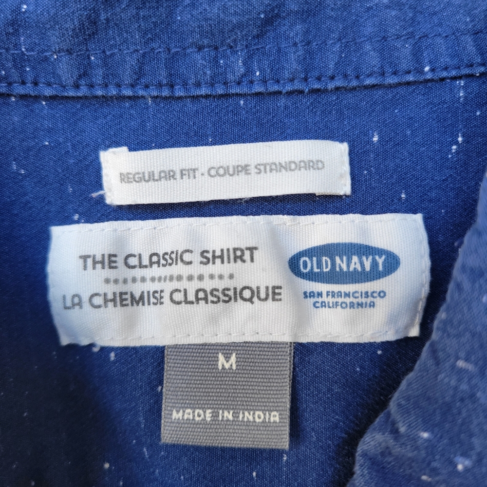 Old Navy Classic Button-Down Shirt - Picture 3 of 8
